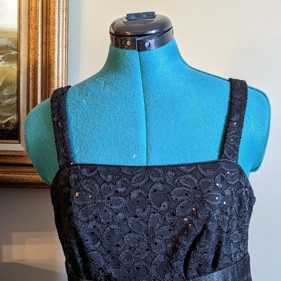 R&M Richards Black Ruffle Cocktail Dress - 8P - Picture 9 of 16